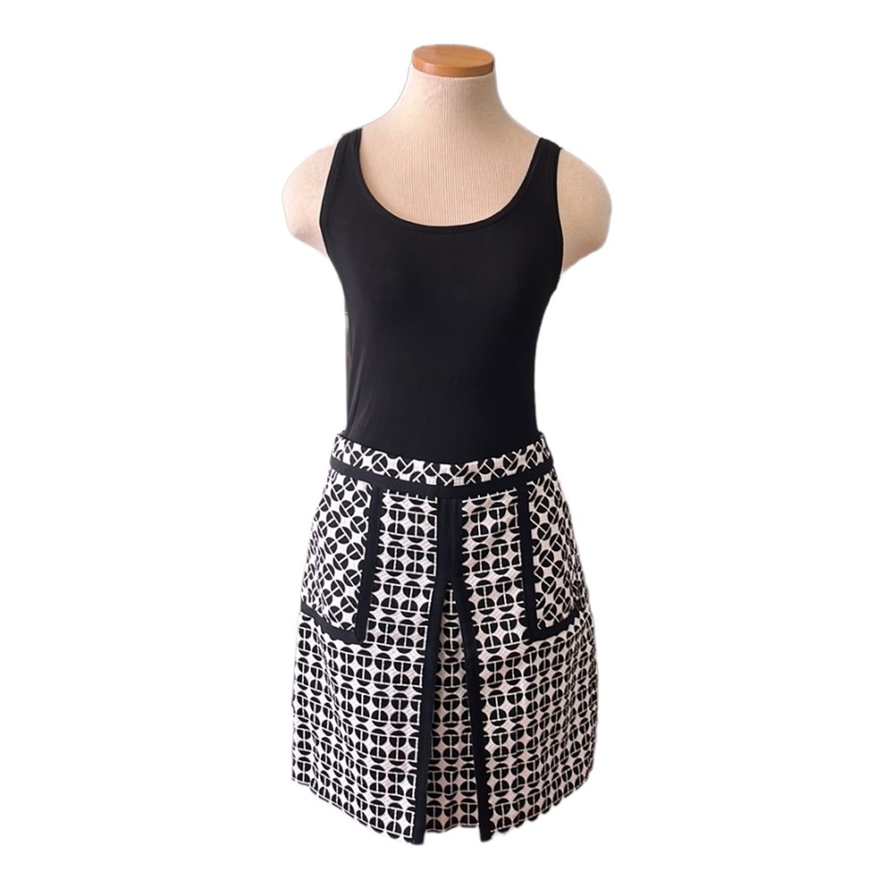 Trina Turk Patterned Front Slit Mini Skirt, Black and White, size 4
